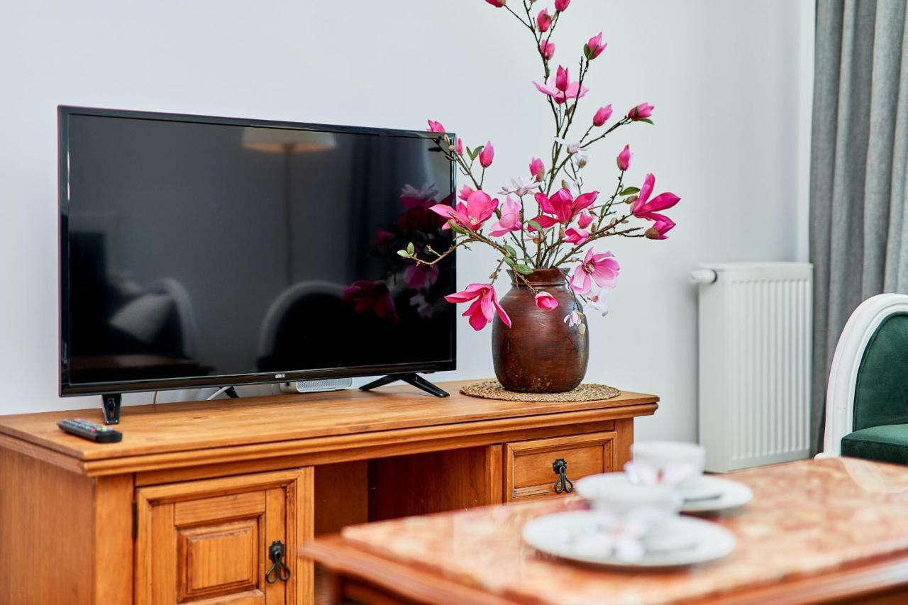 Vintage Apartment In New Estate With Parking - Krzyki Wroclaw By Noclegi Renters Exterior photo