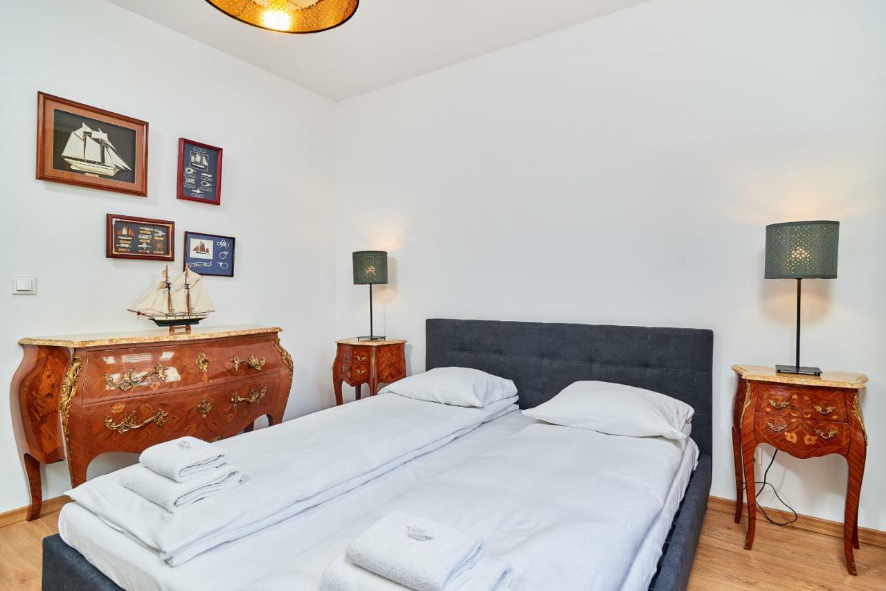Vintage Apartment In New Estate With Parking - Krzyki Wroclaw By Noclegi Renters Exterior photo